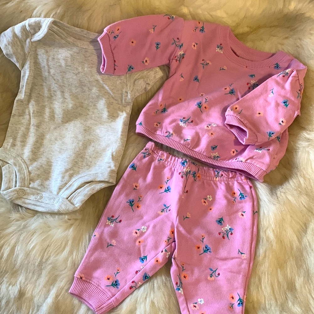 Carter’s newborn set